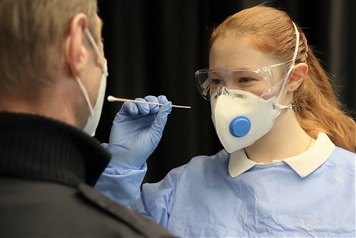 Das callcenter des flughafens stuttgart kann zu den abläufen des tests und individualmedizinischen anfragen keine auskünfte. Dortmund Flughafen Pcr Test . Flughafen Wien senkt die Preise für PCR- und Antigen-Tests ...